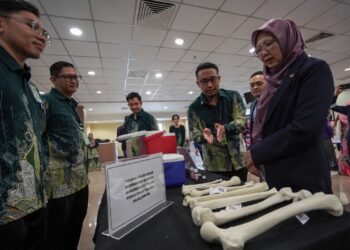 ZALIHA Mustafa melawat pameran selepas Majlis Perasmian Minggu Kesedaran Perdermaan Organ Peringkat Kebangsaan 2023 di IKN, Putrajaya. - UTUSAN/FAISOL MUSTAFA