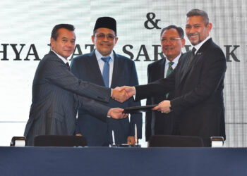 Presiden Kesatuan Olahraga Malaysia, Datuk Seri Shahidan Kassim dan Pengerusi Kumpulan Cahya Mata Sarawak Berhad, Jeneral (B) Tan Sri Mohd Zahidi Haji Zainuddin menyaksikan perjanjian kerjasama dimeterai antara kedua-dua pihak dalam satu majlis di ibukota hari ini.