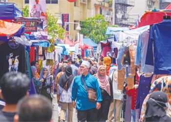 SEKTOR perniagaan kecil dan sederhana antara yang paling terjejas jika berlaku kenaikan Kadar Dasar Semalaman. –  GAMBAR HIASAN