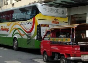 PERSATUAN Pelancongan Phatthalung meminta perintah yang menyekat akses bas pelancongan dari Malaysia ke wilayah selatan Songkhla, dimansuhkan. - AGENSI