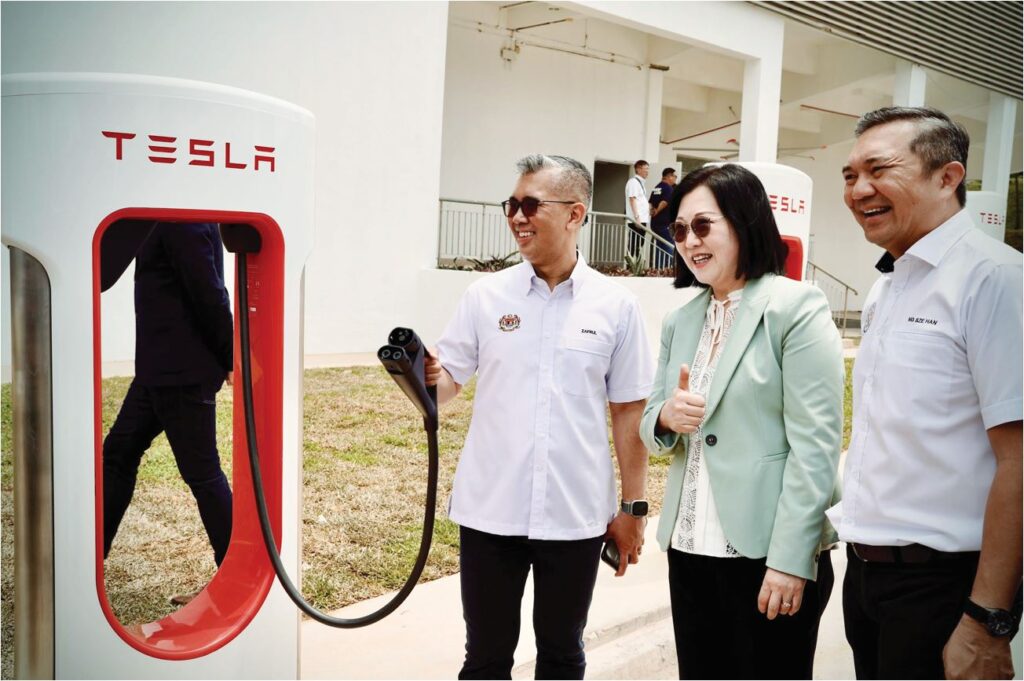 Pusat Tesla pertama di Malaysia dibuka secara rasmi 3 031023 Tesla