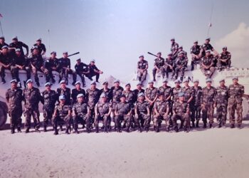 PARA pegawai dan anggota Malbatt 1 yang berkhidmat dalam Unosom II di Somalia pada 1993. – IHSAN PENULIS