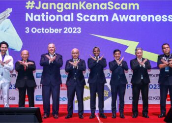 ABDUL Rasheed Abdul Ghaffour (empat kanan) pada perasmian Majlis Pelancaran Kempen Kesedaran #JanganKenaScam yang diperbaharui oleh bank-bank di bawah Persatuan Bank-Bank Dalam Malaysia dan Persatuan Institusi Perbankan dan Kewangan Islam Malaysia di Pusat Konvensyen Kuala Lumpur, semalam. – UTUSAN/ISKANDAR ISHAK