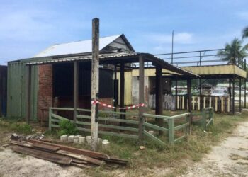 KEADAAN premis yang terbiar sejak pandemik Covid-19 di Dapo Pata, Pantai Tok Jembal, Kuala Nerus. - UTUSAN/TENGKU DANISH BAHRI TENGKU YUSOFF