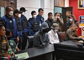 DUA lelaki yang didakwa menjual senjata api kepada suspek remaja yang melepaskan tembakan sehingga meragut dua nyawa di pusat beli-belah Siam Paragon, Bangkok pada Selasa lalu. - AFP