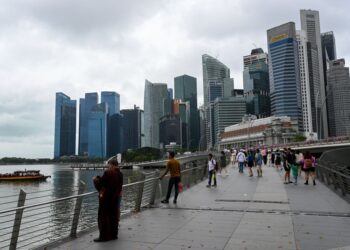 SEORANG daripada tujuh individu di Asia Tenggara dilaporkan mengalami masalah kesihatan mental. - AFP 