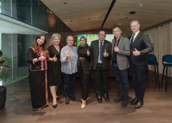 JASON Hee (dua dari kanan) bersama tetamu jemputan dalam sidang akhbar mengenai Festival Budaya Borneo 2023 di Kuala Lumpur semalam.