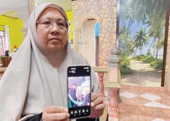 MASHITAH Shafie menunjukkan gambar terakhir Nurul Najihah Amzi (kiri) di samping, Nor Adibah (kanan sekali) dan Siti Aisyah ketika menghadiri Festival Sunnah Jumaat lepas ketika ditemui di Alor Melong, Alor Setar semalam.