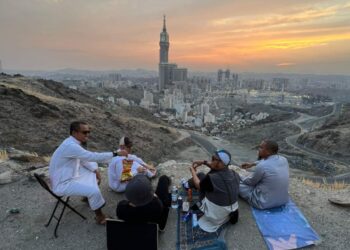 AKTIVITI melakukan umrah secara kembara semakin meningkat dalam kalangan masyarakat Indonesia. - AGENSI