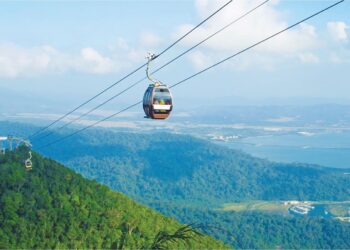 LANGKAWI antara destinasi popular pelancongan yang menjadi tarikan pelancong ke negara ini. – GAMBAR HIASAN
