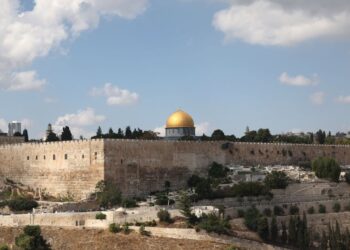 GAMBAR pemandangan pekarangan Masjid Al-Aqsa. - AFP 
