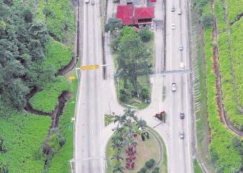 SELAIN kesesakan pada waktu puncak, lebih membimbangkan ialah soal keselamatan setiap kali melalui Terowong Menora ekoran struktur jalan mendaki dan menuruni bukit menyebabkan pemanduan menjadi sukar terutama semasa hujan.