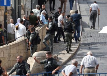 POLIS sempadan Israel berkawal sekitar Masjid Al-Aqsa. - AFP