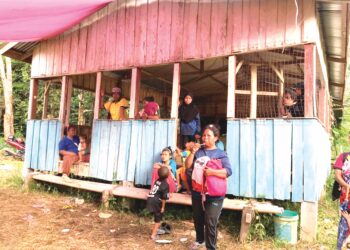 JABATAN Kemajuan Orang Asli (Jakoa) menetapkan penghantaran bantuan di perkampungan Orang Asli ketika musim tengkujuh perlu mendapat kebenaran agensi itu. – UTUSAN/AIMUNI TUAN LAH