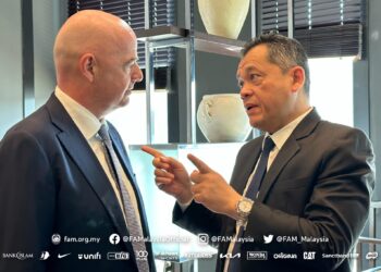 PRESIDEN FAM, Datuk Hamidin Mohd Amin bersama Presiden FIFA, Gianni Infantino pada Persidangan anjuran Konfederasi Bola Sepak Asia (AFC) di Tashkent, Uzbekistan.