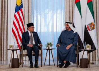 ANWAR Ibrahim mengadakan pertemuan bersama Sheikh Mohamed Zayed Al Nahyan di Istana Qasr Al Shati' di Abu Dhabi. - FACEBOOK ANWAR IBRAHIM