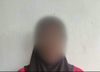 SEORANG wanita ditahan polis Pulau Pinang kerana disyaki menjadi keldai akaun sindiket tawaran hadiah dan barang berharga dari luar negara membabitkan kerugian kepada mangsa sehingga RM38,000.