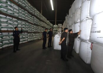 OPERASI bersepadu BPT di sekitar Selangor membabitkan kerjasama penguatkuasaan rentas agensi bagi mengesan kes tukar kampit atau campur BPT dan BPI. - KPKM