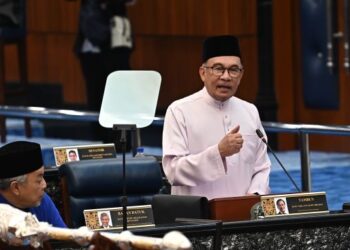 ANWAR Ibrahim ketika membentangkan Belanjawan 2024 Malaysia Madani bertemakan 'Reformasi Ekonomi, Memperkasa Rakyat' di Dewan Rakyat. - JABATAN PENERANGAN MALAYSIA
