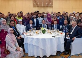 ANWAR Ibrahim mengadakan pertemuan bersama rakyat Malaysia yang berada di Riyadh, Arab Saudi, semalam. - FACEBOOK/ANWAR IBRAHIM