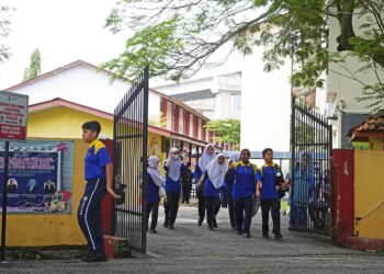 Sekolah diarah hentikan aktiviti luar darjah jika bacaan indeks pencemaran udara melebihi 101. 
– UTUSAN/SHIDDIEQIIN ZON