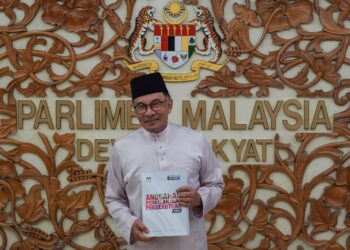 DALAM Belanjawan 2024, Anwar Ibrahim memfokus subsidi bersasar yang merupakan langkah cukup berani tanpa memperhitungkan tohmahan musuh-musuh politiknya. – UTUSAN/AMIR KHALID