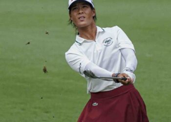 Celine Boutier dari Perancis dinobatkan sebagai juara pada Kejohanan Golf Maybank LPGA 2023. - UTUSAN/FARIZ RUSADIO