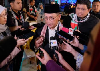 MOHD. Naim Mokhtar ketika ditemui pemberita di Kompleks Penyiaran TV Al-Hijrah, Kuala Lumpur, hari ini.