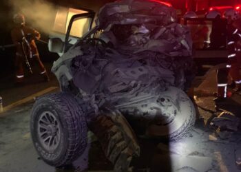 KEADAAN kemalangan yang menyebabkan dua warga emas maut di Kilometer 365, Lebuh Raya Utara-Selatan arah utara dekat Tanjung Malim. - UTUSAN/HSAN JBPM