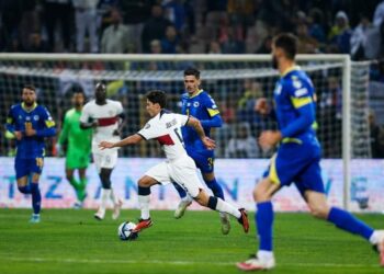 AKSI Portugal (jersi putih) ketika menentang Bosnia-Herzegovina dalam kelayakan Euro 2024.
