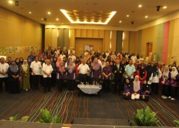 PESERTA dan jawatakuasa yang menjayakan program Simposium Pendidikan Kewarganegaraan Global (GCED) anjuran Pusat Pengajian Ilmu Pendidikan, Universiti Sains Malaysia (USM).