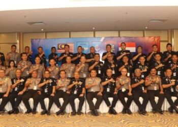 DELEGASI daripada Polis Malaysia dan Polis Indonesia mengadakan mesyuarat isu jenayah rentas sempadan di Johor Bahru, semalam.