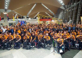HANNAH Yeoh ketika melepaskan kontinjen Malaysia yang akan beraksi dalam Sukan Para Asia Ke-4 Hangzhou di Lapangan Terbang Antarabangsa Kuala Lumpur, Sepang hari ini. - IHSAN KBS