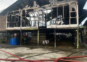 KEADAAN sebuah blok yang memusnahkan rumah panjang tujuh pintu di Kampung Muara Bunut Bintangor, di sini petang tadi.