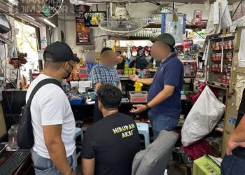 JABATAN Imigresen menumpaskan sindiket pemalsuan dokumen melibatkan warganegara asing dalam serbuan di Gelang Patah, Johor Bahru.