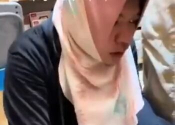 SEORANG lelaki yang menyamar sebagai wanita untuk mengintai di tandas sebuah pasar raya di Pasir Gudang, Johor Bahru ditahan orang ramai.