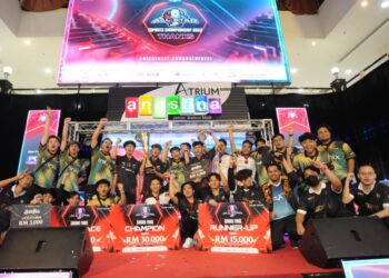 PASUKAN Alter Ego dari Indonesia menjulang trofi dan replika cek bernilai RM30,000 apabila muncul juara  menewaskan pasukan Todak dari Malaysia yang menerima RM15,000  dalam pertandingan akhir Johor All Star ESport Championship 2023 di Angsana  Mall Johor Bahru.