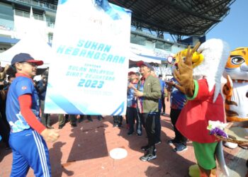 LUKANISMAN AWANG SAUNI merasmikan Karnival Sukan Kebangsaan Kementerian Kesihatan Sempena  Bulan Malaysia Sihat Sejahtera 2023 di Stadium Mount Austin, Johor Bahru.