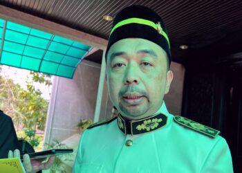 RIDZUAN Ahmad ketika ditemui pemberita selepas Persidangan Kedua (Perasmian) Penggal Pertama DUN Negeri Sembilan Yang Ke-15 di Seremban hari ini.-UTUSAN/ZAKKINA WATI AHMAD TARMIZI.