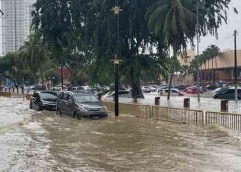 KERAJAAN menyediakan peruntukan besar bagi membangunkan projek tebatan banjir.GAMBAR HIASAN