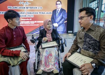 ANTARA Penerima surat tawaran penajaan tahun 2023 Kementerian Pendidikan Tinggi. - UTUSAN/FAIZ ALIF ZUBIR