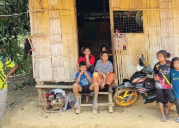 ORANG Asli di Gua Musang, Kelantan berdepan kehilangan tempat tinggal sekiranya kawasan tanah mereka tidak diwartakan segera oleh kerajaan negeri. – UTUSAN/AIMUNI TUAN LAH