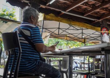 POLISI nasional bagi kawalan tembakau bermatlamat menjadikan Malaysia sebagai sebuah negara bebas tanpa amalan rokok termasuk produk merokok alaf baharu. – UTUSAN/AMIR KHALID
