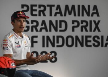 MARC Marquez bercakap dalam sidang akhbar di Litar Mandalika semalam menjelang Grand Prix Indonesia. - AFP