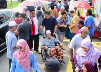 ORANG ramai keluar mengundi pada PRK DUN Pelangai kali ini.