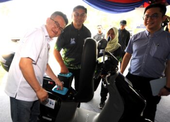REBAT RM2,400 di bawah Skim Galakan Penggunaan Motosikal Elektrik adalah tepat pada masanya kerana banyak pengguna akan mampu membeli motosikal elektrik. – UTUSAN/RAJA JAAFAR ALI