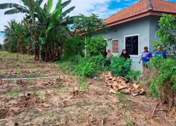 KEDUDUKAN ladang pertanian yang terletak dekat dengan rumah penduduk menjadi punca banjir lumpur di Taman Chepor Sentosa, Chemor di Ipoh. - UTUSAN/SAYED HESHAM IDRIS