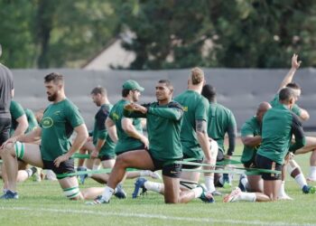 PEMAIN Afrika Selatan menjalani latihan di Paris semalam dalam persiapan menghadapi New Zealand pada perlawanan akhir Ragbi Piala Dunia, Ahad ini. – AFP