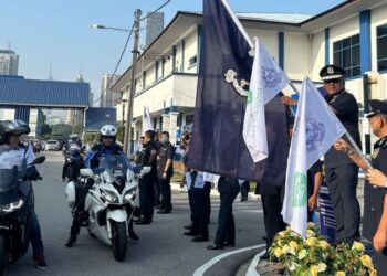 RAMLI Mohamed Yoosuf ketika ‘flag off’ dalam Majlis Pelancaran Kapcai Ride Anti-Scam JSJK 2023 di Pusat Latihan Polis Kuala Lumpur hari ini.