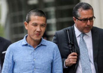 ROGER Ng (kiri) dibawa pulang ke negara ini bagi membolehkan pihak berkuasa menjalankan siasatan ke atasnya.